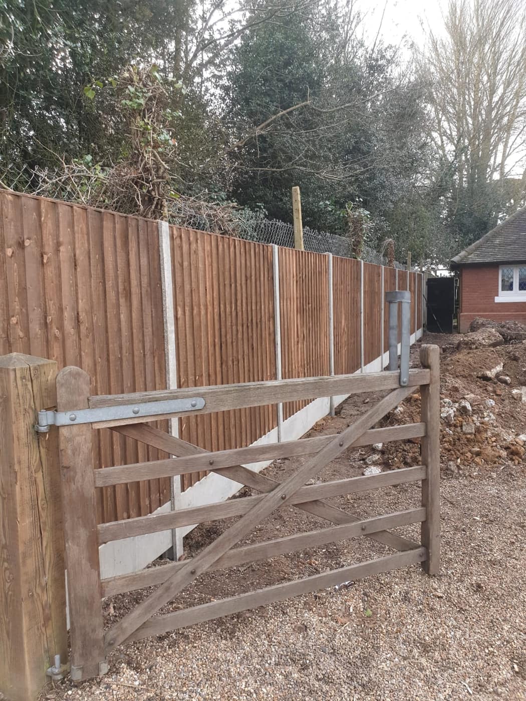Close board fencing and gates fitted by South East Groundworks