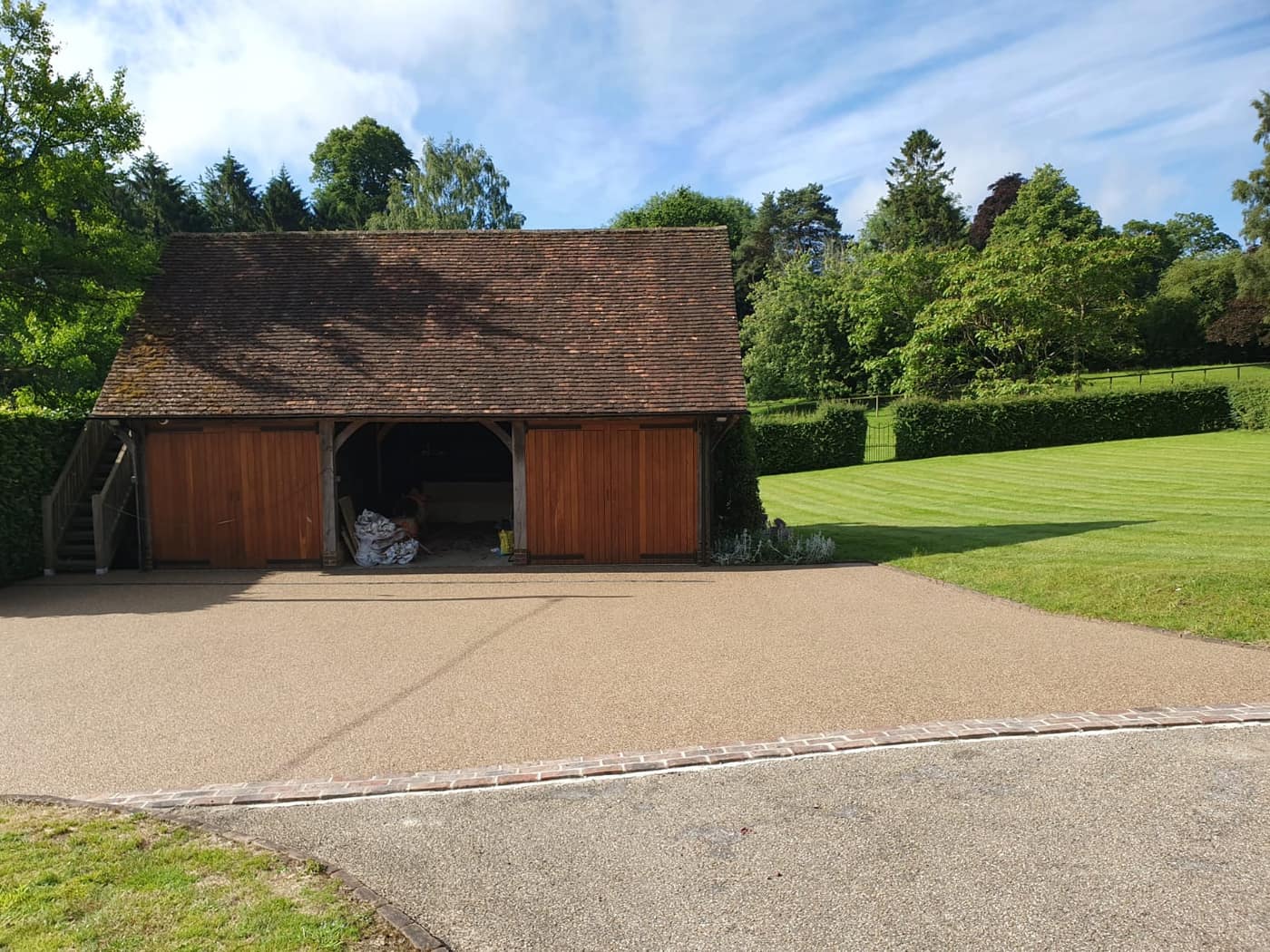 Large resin bound driveway with planted turning circle