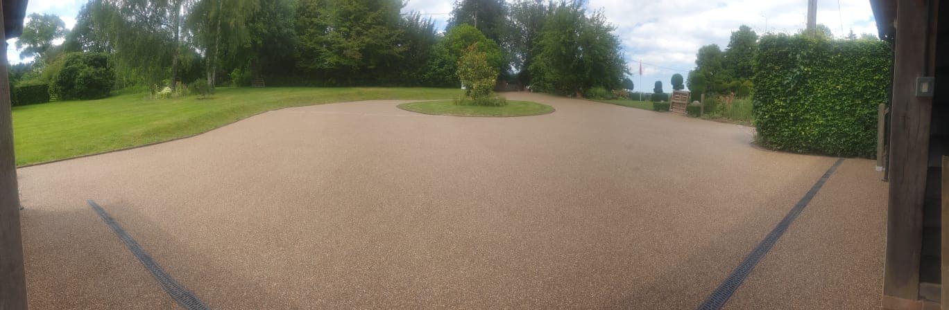 Large resin bound driveway with planted turning circle